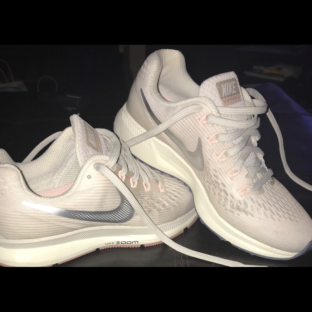 NWOT Nike Air Zoom Pegasus Size 6 Bone/Chrome/Grey